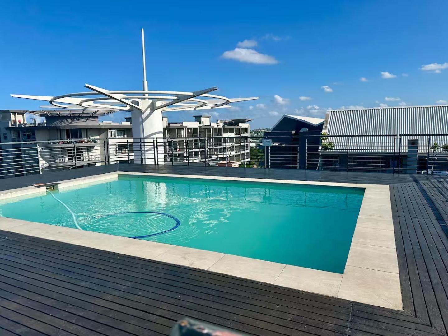 Stunning 2 Bed - Rooftop Braai Area - Sunset Views เดอร์บัน ภายนอก รูปภาพ